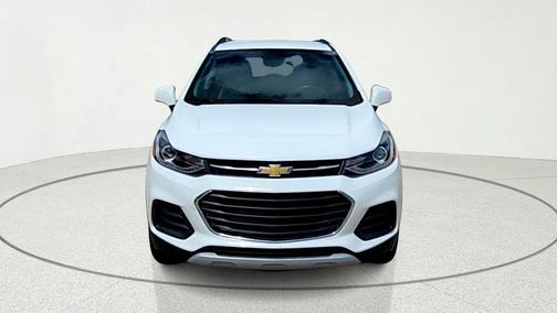 Summit White 2022 Chevrolet Trax LT