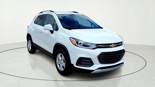 Summit White 2022 Chevrolet Trax LT
