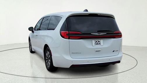 Bright White Clearcoat 2023 Chrysler Pacifica Hybrid Touring L