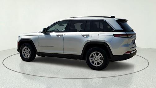 Silver Zynith 2024 Jeep Grand Cherokee Laredo