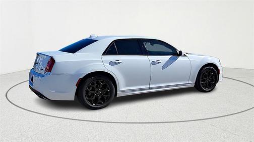 2022 Chrysler 300 Touring L