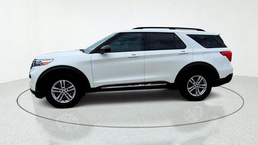 White Metallic 2022 Ford Explorer XLT