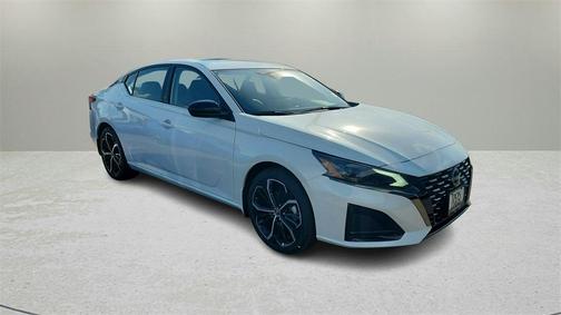 2025 Nissan Altima SR