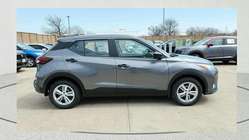 Gun Metallic 2025 Nissan Kicks Play S