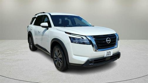 2022 Nissan Pathfinder SV