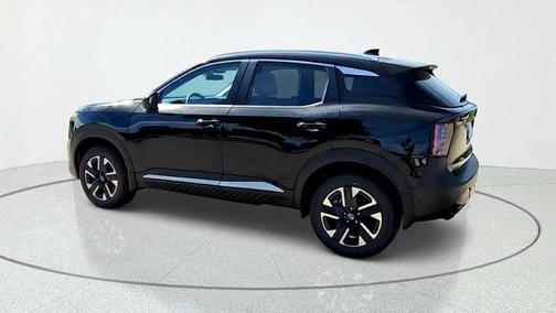 Super Black 2027 Nissan Kicks SV