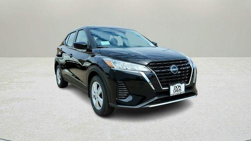 Super Black 2025 Nissan Kicks Play S