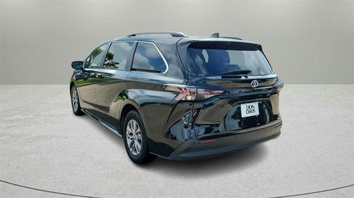 2023 Toyota Sienna XLE