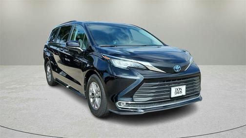 2023 Toyota Sienna XLE