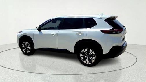 White 2022 Nissan Rogue SV