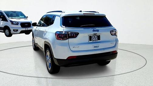 Bright White Clearcoat 2024 Jeep Compass Latitude