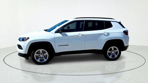 Bright White Clearcoat 2024 Jeep Compass Latitude