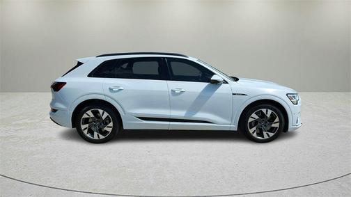 2022 Audi e-tron Premium