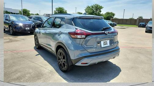 2023 Nissan Kicks SR