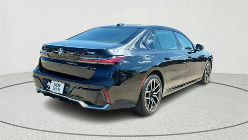 2024 BMW 740 i