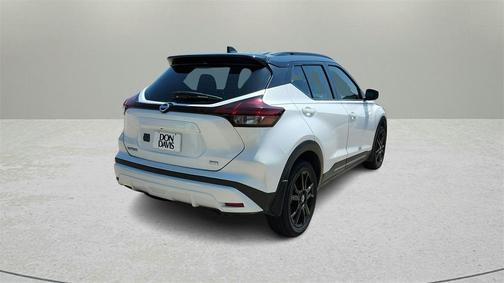 2021 Nissan Kicks SR