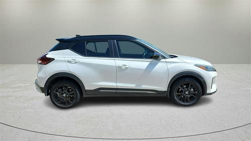 2021 Nissan Kicks SR