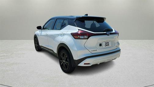 2021 Nissan Kicks SR