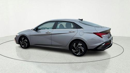Metal 2025 Hyundai ELANTRA SEL Convenience