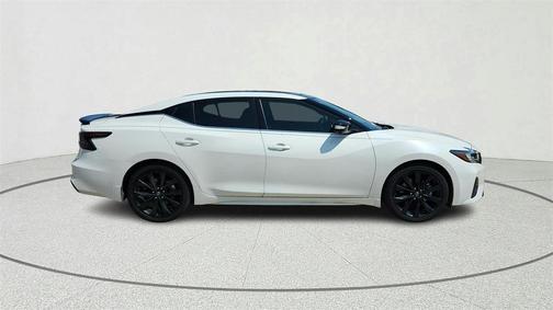 2023 Nissan Maxima SR