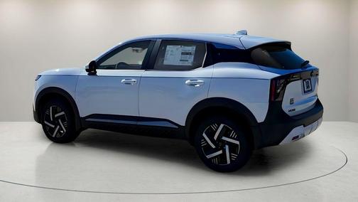 Aspen White Tri 2026 Nissan Kicks SV