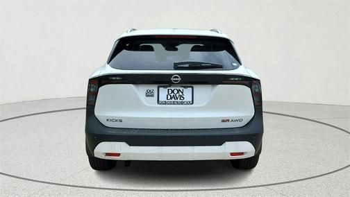 2025 Nissan Kicks SR