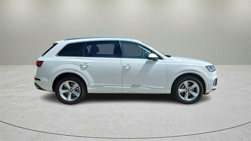2024 Audi Q7 45 Premium Plus