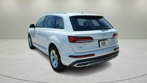 2024 Audi Q7 45 Premium Plus