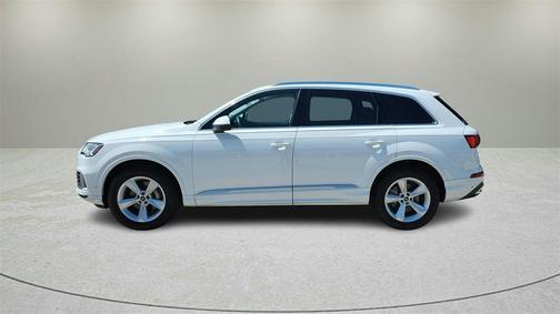 2024 Audi Q7 45 Premium Plus