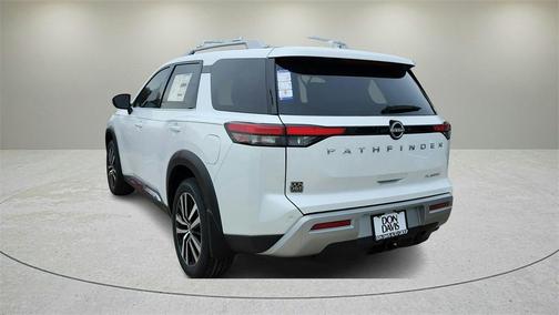 2025 Nissan Pathfinder Platinum