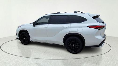 Pearl 2023 Toyota Highlander XSE