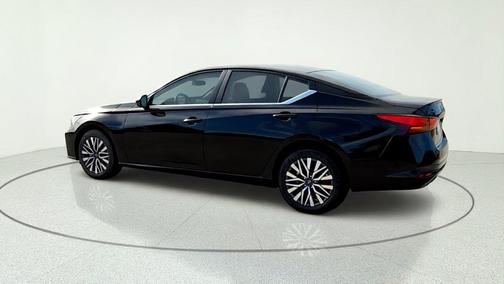 Super Black Clearcoat 2026 Nissan Altima SV