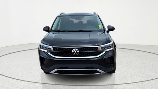 Deep Black Pearl Effect 2024 Volkswagen Taos 1.5T SE
