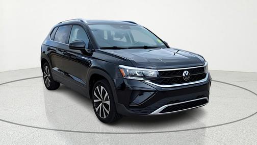 Deep Black Pearl Effect 2024 Volkswagen Taos 1.5T SE