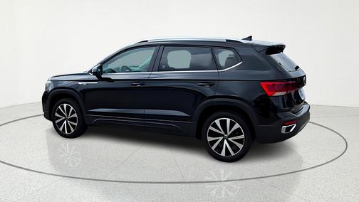 Deep Black Pearl Effect 2024 Volkswagen Taos 1.5T SE