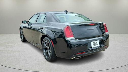 2022 Chrysler 300 Touring L