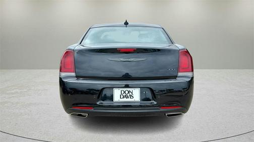 2022 Chrysler 300 Touring L