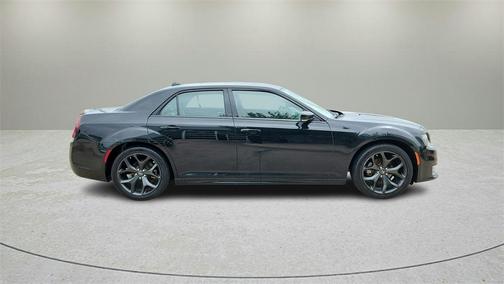 2022 Chrysler 300 Touring L