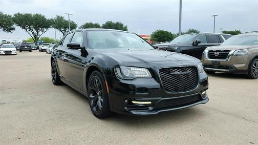 2022 Chrysler 300 Touring L