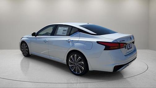 2025 Nissan Altima SL