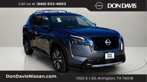 2025 Nissan Pathfinder SL