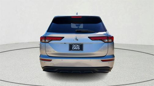 2023 Mitsubishi Outlander ES
