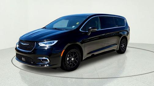 Diamond Black 2025 Chrysler Pacifica Select