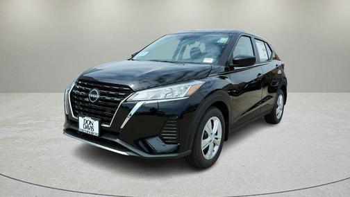Super Black 2025 Nissan Kicks Play S