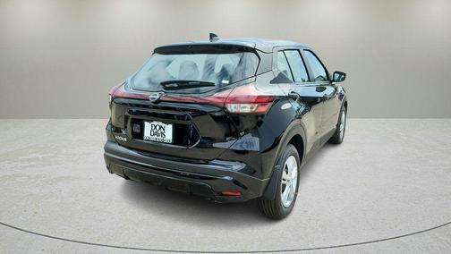 Super Black 2025 Nissan Kicks Play S