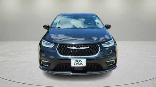 2023 Chrysler Pacifica Touring-L