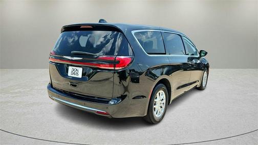 2023 Chrysler Pacifica Touring-L
