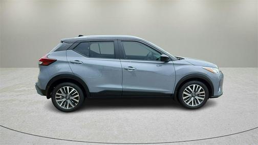 2022 Nissan Kicks SV
