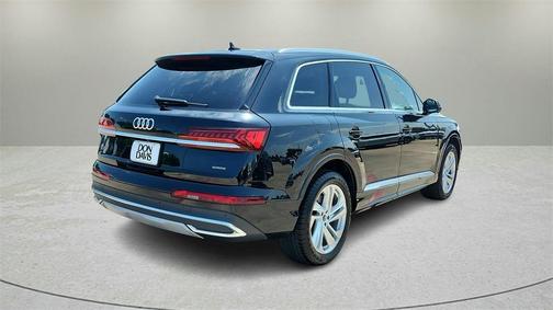 2022 Audi Q7 55 Premium Plus