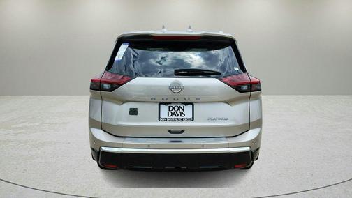 Champagne Silve 2026 Nissan Rogue Platinum